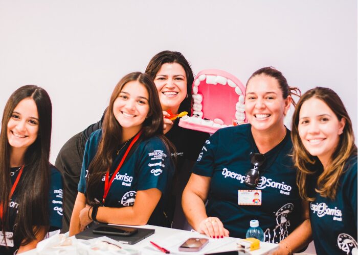 Programa Humanitario Conta Com A Pratica De Alunas Da Graduacao Em Odontologia